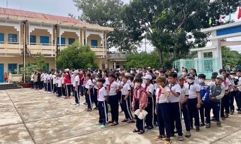 Xem xét trách nhiệm tổ chức, cá nhân liên quan vụ hạ bậc lương giáo viên hợp đồng