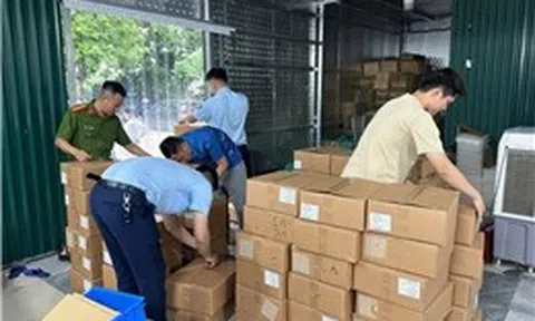 Phát hiện hơn 5.000 lọ mỹ phẩm nhập lậu tại Gia Lâm, Hà Nội