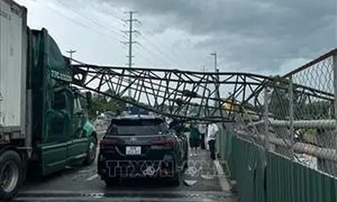 Hàng loạt tai nạn xảy ra trong cơn mưa dông tại TP. Hồ Chí Minh