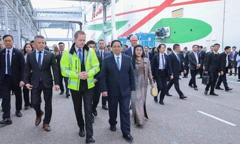 Thủ tướng thăm cảng biển hàng đầu vùng Baltic và tìm hiểu kinh nghiệm phát huy giá trị di sản ở Estonia