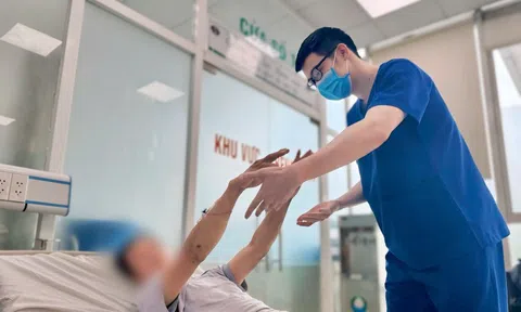 Cảnh báo nguy cơ sốc nhiệt khi làm việc ngoài trời nắng kéo dài