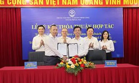 Hợp tác triển khai nhân lực hỗ trợ người dân thực hiện thủ tục hành chính tại Hà Nội