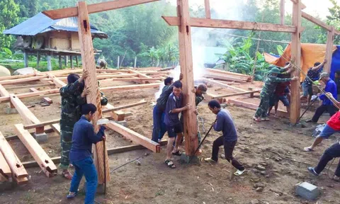 Thủ tướng yêu cầu quyết liệt, thần tốc hơn nữa, quyết tâm xoá nhà tạm, nhà dột nát trước 31/8/2025