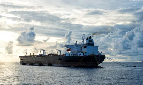Đằng sau việc khách hàng châu Á quay lại mua dầu Nga bị trừng phạt