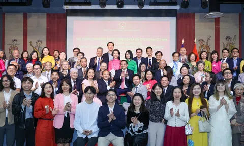Thủ tướng: Cộng đồng người Việt Nam tại Pháp có truyền thống vô cùng đáng tự hào