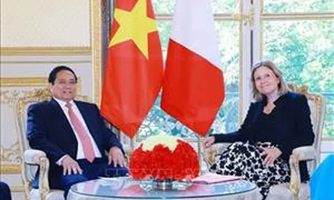 Thủ tướng Phạm Minh Chính hội kiến Chủ tịch Quốc hội Pháp