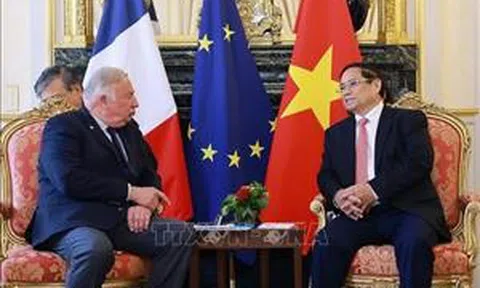 Thủ tướng Phạm Minh Chính hội kiến Chủ tịch Thượng viện Pháp