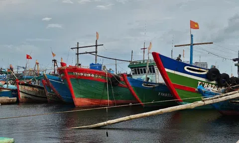 Các địa phương miền Trung ban hành công điện ứng phó bão số 1