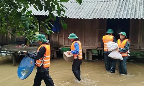 Quảng Bình: Mưa lớn gây ngập, sơ tán nhiều hộ dân đến nơi an toàn