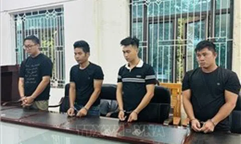 Khởi tố 4 đối tượng buôn lậu qua biên giới