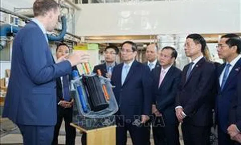 Thủ tướng Phạm Minh Chính làm việc với Phòng thí nghiệm hạt nhân của Viện Nghiên cứu Hoàng gia Thụy Điển