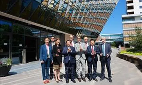Thủ tướng Phạm Minh Chính thăm Viện Y khoa Karolinska