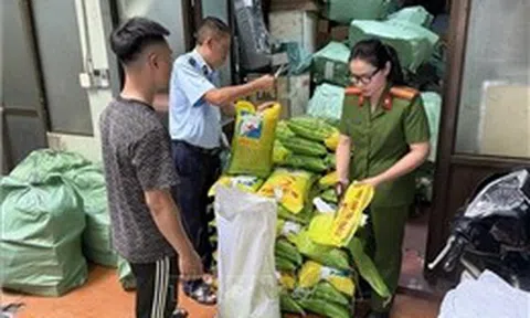 Tiêu hủy nhiều bao gạo và bao bì xâm phạm nhãn hiệu gạo ST25