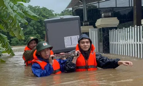 Miền Trung hứng mưa lũ chưa từng thấy giữa tháng 6