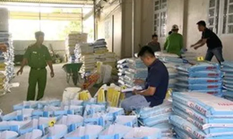 Phát hiện hơn 37 tấn thức ăn tôm giả tại Bạc Liêu