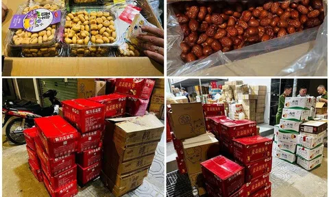 Phát hiện nhiều thùng hàng gồm socola, táo đỏ không rõ nguồn gốc ở La Phù
