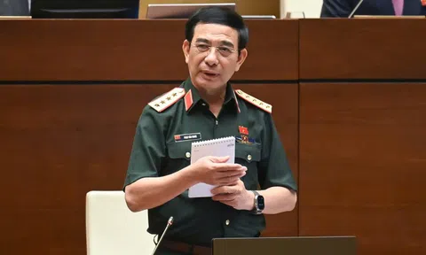 Bộ trưởng Phan Văn Giang chia sẻ về những vất vả của các chiến sĩ mũ nồi xanh