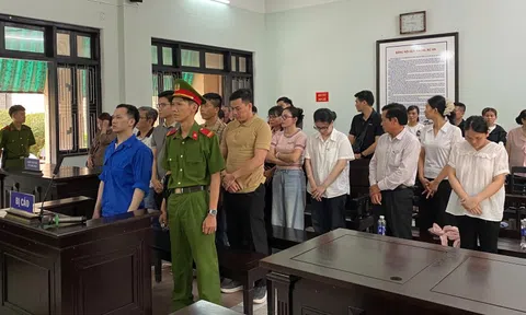 Tổ chức cho người khác xuất cảnh trái phép, 13 bị cáo lĩnh án