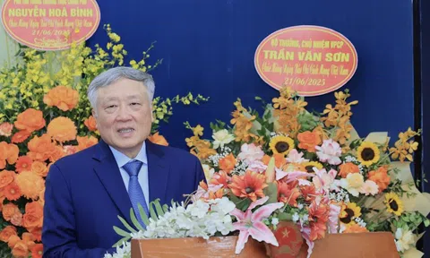 Phó Thủ tướng Thường trực Chính phủ thăm, chúc mừng Cổng TTĐT Chính phủ nhân kỷ niệm 100 năm Báo chí Cách mạng Việt Nam