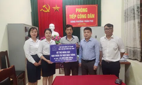 Quỹ Bảo hiểm xe cơ giới trao hỗ trợ nhân đạo cho gia đình nạn nhân tử vong do TNGT