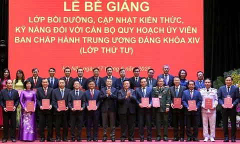 Bế giảng Lớp bồi dưỡng cán bộ quy hoạch Ủy viên Trung ương khóa XIV