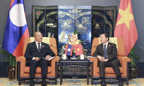 Phó Thủ tướng Trần Hồng Hà gặp Phó Thủ tướng Lào Kikeo Khaykhamphithoune