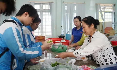 Câu chuyện đẹp ở Ngô Mây trên hành trình "vượt vũ môn" của các sĩ tử Kon Tum