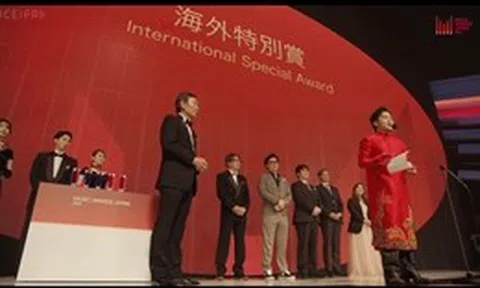 Tùng Dương tự hào khi nhận giải thưởng International Special Awards ở Nhật