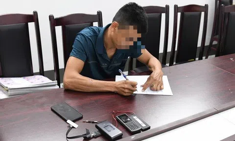 Lật tẩy hành vi dùng camera gắn trong cúc áo để gian lận thi sát hạch lái xe
