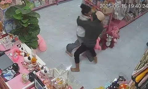 Bắt 2 đối tượng dùng dao khống chế, trói tay nữ nhân viên rồi cướp tài sản