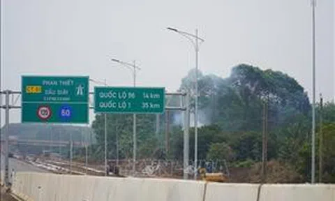 Ô tô mất lái, lao khỏi làn đường Cao tốc Phan Thiết - Dầu Giây