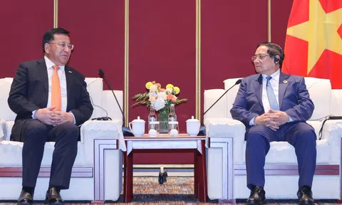 Thủ tướng tiếp lãnh đạo 3 tập đoàn hàng đầu Trung Quốc về đường sắt và hạ tầng giao thông