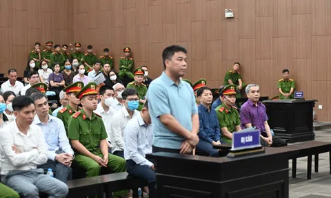 Chủ tịch Tập đoàn Phúc Sơn bật khóc trước toà: Ám ảnh với cái nghèo, có tiền là đem đi thiện nguyện