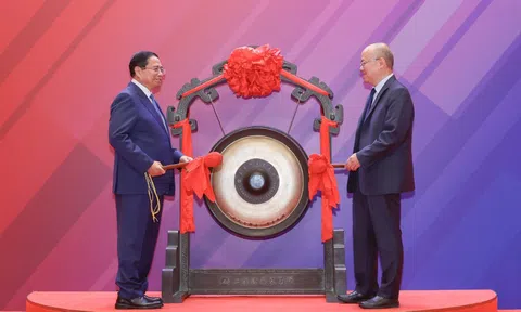 Thủ tướng Phạm Minh Chính thăm sàn chứng khoán lớn nhất châu Á