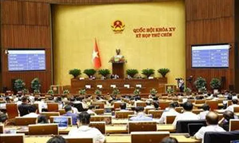 Quốc hội thông qua miễn, hỗ trợ học phí với trẻ mầm non, học sinh phổ thông