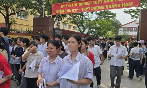 Đề Toán khó, nhiều học sinh chật vật: 'Không sát ôn luyện, dễ loạn công thức'