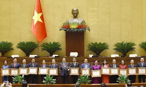 Tổng Bí thư Tô Lâm dự lễ trao Bằng khen của Ủy ban Thường vụ Quốc hội