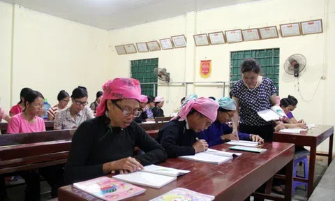 UBND cấp xã quyết định bố trí giáo viên làm việc tại trung tâm học tập cộng đồng