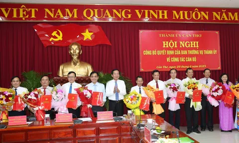 Nhiều lãnh đạo Cần Thơ và Đồng Tháp nghỉ công tác trước tuổi