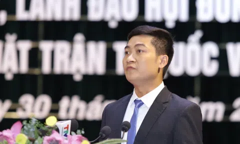 Phó giáo sư 36 tuổi và nhiều nguyên giám đốc sở làm bí thư Đảng ủy xã