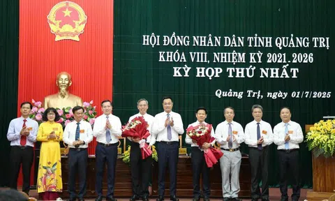 Ngày đầu vận hành chính quyền 2 cấp ở Quảng Trị: Bộ phận "một cửa" hoạt động liên tục, sẵn sàng tiếp đón người dân