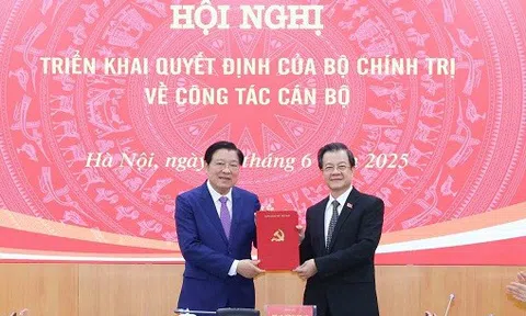 Trao Quyết định của Bộ Chính trị điều động, bổ nhiệm Phó Trưởng Ban Nội chính Trung ương