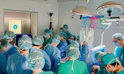 Nâng tầm ngành y tế Việt - Bài 2: Khẳng định uy tín và tay nghề của bác sĩ
