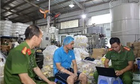 Công an Hưng Yên thông tin về việc triệt phá đường dây 'dầu thực vật giả'