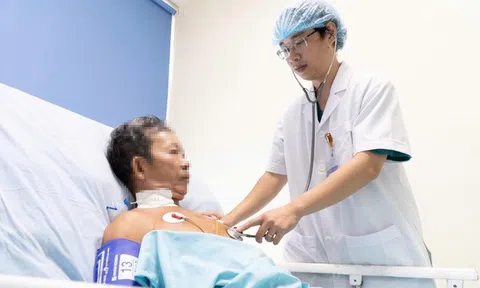Bị hơn 30 vết ong vò vẽ đốt, người đàn ông thoát chết thần kỳ