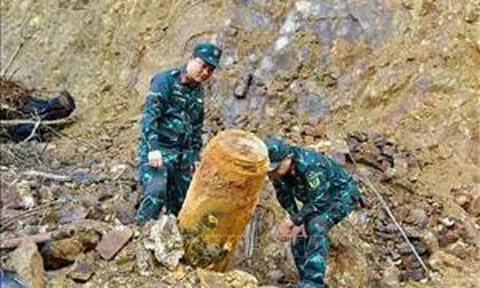 Hủy nổ an toàn quả bom nặng 500kg còn nguyên kíp nổ