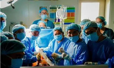 Nâng tầm ngành y tế Việt - Bài 1: Những bệnh nhân nước ngoài ‘hồi sinh’ nhờ bác sĩ Việt