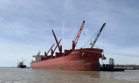 Houthi “khuấy động” Biển Đỏ trở lại, thủy thủ buộc phải bỏ tàu