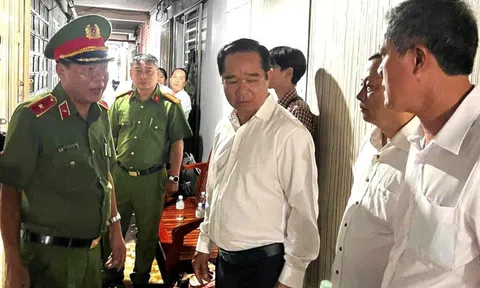 Chủ tịch UBND TPHCM đến hiện trường chỉ đạo khắc phục vụ cháy tại cư xá Độc Lập