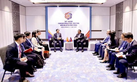 Phó Thủ tướng, Bộ trưởng Ngoại giao Bùi Thanh Sơn gặp Phó Thủ tướng, Bộ trưởng Ngoại giao và Hợp tác quốc tế Campuchia